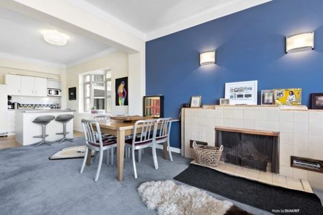 Photo of property in Anscombe Apartments, 212 Oriental Parade, Oriental Bay, Wellington, 6011
