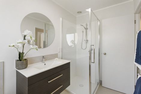 Photo of property in 50b Mirrabooka Avenue, Botany Downs, Auckland, 2010