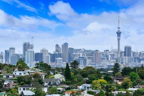 Photo of property in 10 Monarch Avenue, Hillcrest, Auckland, 0627