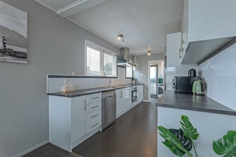 Photo of property in 8 Cohen Place, Milson, Palmerston North, 4414