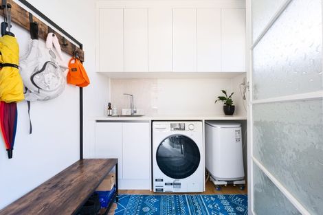 Photo of property in 57 Divich Avenue, Te Atatu South, Auckland, 0610