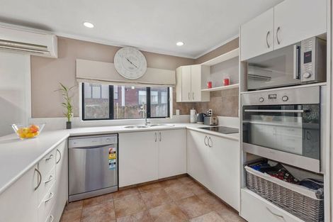 Photo of property in 2/26 Centorian Drive, Windsor Park, Auckland, 0632