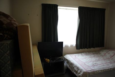 Photo of property in 68 Gladstone Road, Northcote, Auckland, 0627