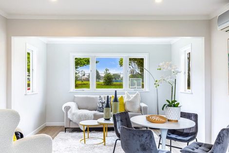 Photo of property in 61 Archibald Road, Kelston, Auckland, 0602