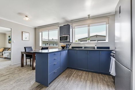 Photo of property in 102 Oakfield Crescent, Pukete, Hamilton, 3200