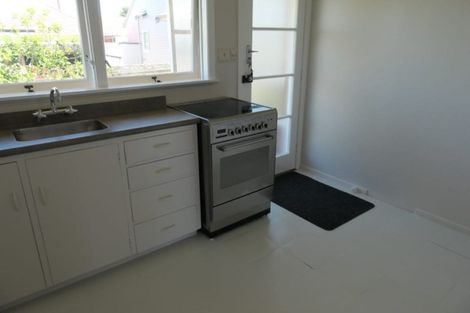 Photo of property in 2/34 Pupuke Road, Takapuna, Auckland, 0622