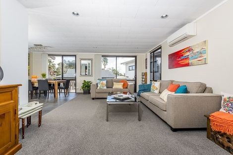 Photo of property in 30 Caribbean Drive, Unsworth Heights, Auckland, 0632