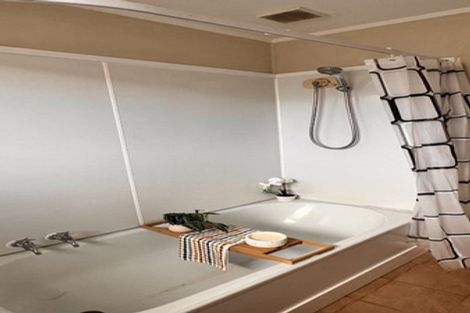 Photo of property in 4/54 Seabrook Avenue, New Lynn, Auckland, 0600