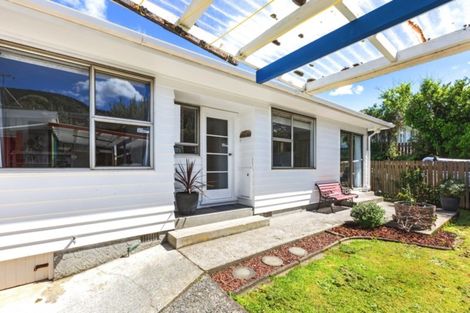 Photo of property in 26 Coates Street, Tawa, Wellington, 5028