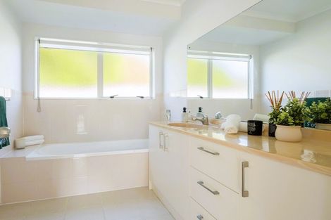 Photo of property in 19 Stanford Street, Albany, Auckland, 0632