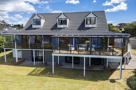 Photo of property in 15 Higham Ferrers Place, Red Beach, 0932