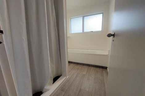 Photo of property in 111 Kemp Road, Massey, Auckland, 0614