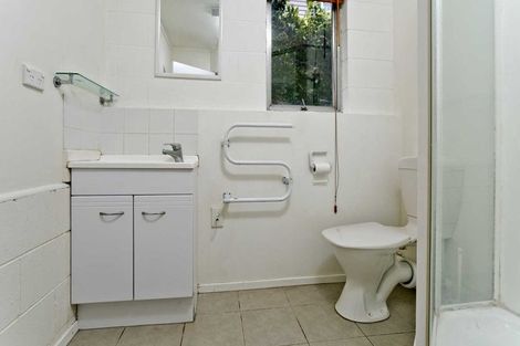 Photo of property in 7 Heather Place, Sunnynook, Auckland, 0620