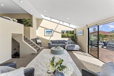 Photo of property in 37 Pigeon Mountain Road, Half Moon Bay, Auckland, 2012