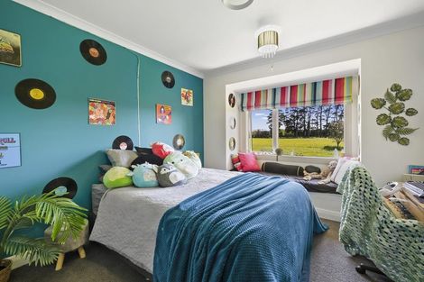 Photo of property in 32 Arthur Road, Paraite, New Plymouth, 4373