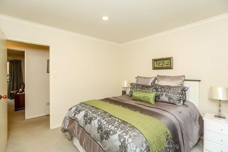 Photo of property in 12 Kawaroa Close, New Plymouth, 4310