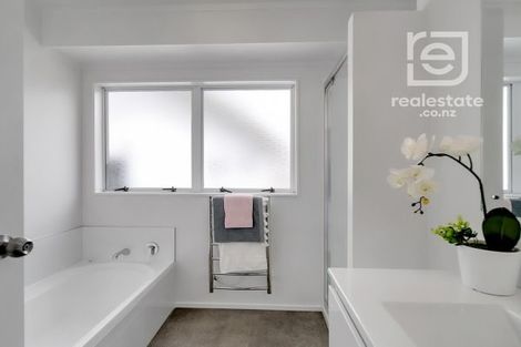 Photo of property in 60 De Quincey Terrace, Highland Park, Auckland, 2010