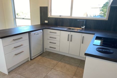 Photo of property in 2/32 Knightsbridge Drive, Forrest Hill, Auckland, 0620