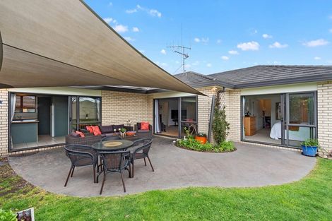 Photo of property in 38 Waiwherowhero Drive, St Andrews, Hamilton, 3200