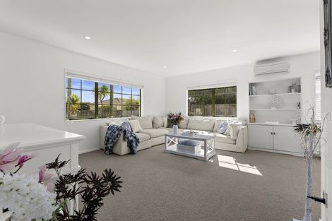 Photo of property in 22 Lakeside Drive, Orewa, 0931