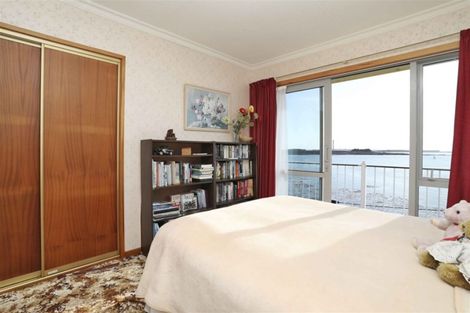 Photo of property in 68 Marine Parade, Bluff, 9814