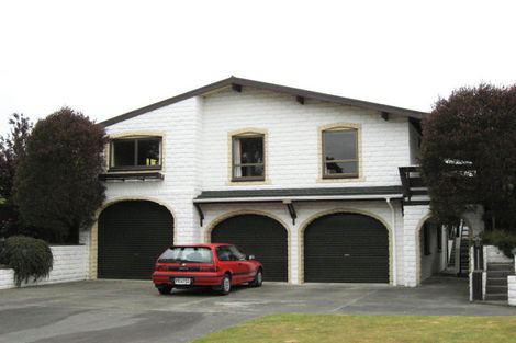 Photo of property in 32 Highland Place, Avonhead, Christchurch, 8042