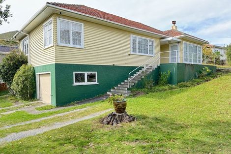 Photo of property in 17 Raroa Terrace, Tawa, Wellington, 5028