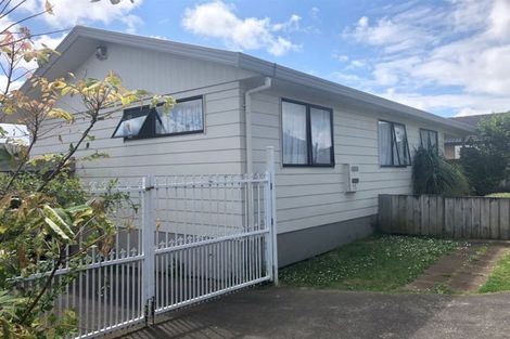Photo of property in 2/11 Etherton Drive, Weymouth, Auckland, 2103