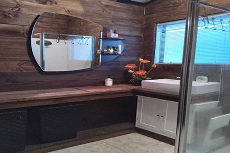 Photo of property in 252 Sturges Road, Henderson, Auckland, 0612