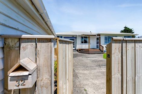 Photo of property in 32 Dieffenbach Street, Opunake, 4616