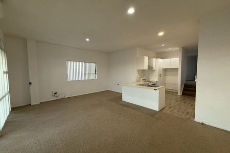 Photo of property in 85 Wade River Road, Stanmore Bay, Whangaparaoa, 0932