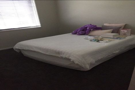 Photo of property in 35 Syd Grant Crescent, Orewa, 0931