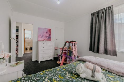 Photo of property in 35 Stillwater Place, Westbrook, Palmerston North, 4412