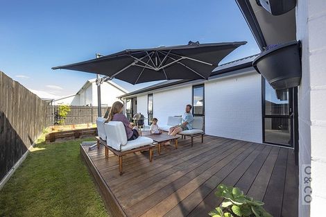 Photo of property in 37 Lumbarda Drive, Kumeu, 0810