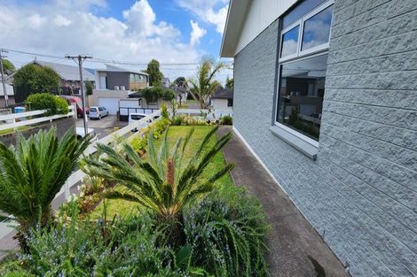 Photo of property in 1/246 Courtenay Street, Strandon, New Plymouth, 4312