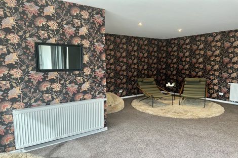 Photo of property in 5 Old Racecourse Road, Albert Town, Wanaka, 9305