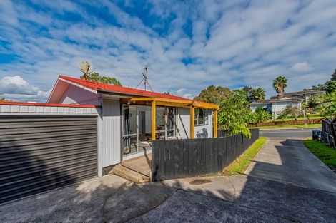 Photo of property in 1/26 Kemp Road, Massey, Auckland, 0614