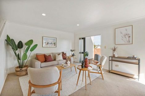 Photo of property in 1/14 Ponderosa Drive, Oteha, Auckland, 0632