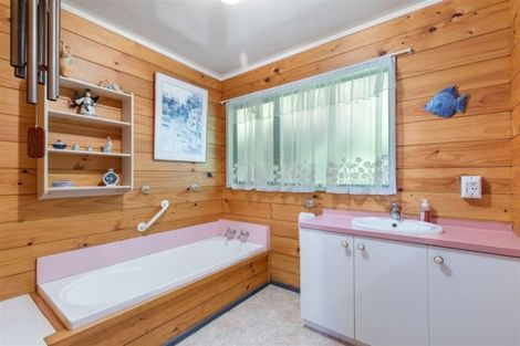 Photo of property in 15a Main Road, Tawa, Wellington, 5028