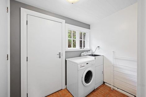 Photo of property in 58 Durham Street, Picton, 7220