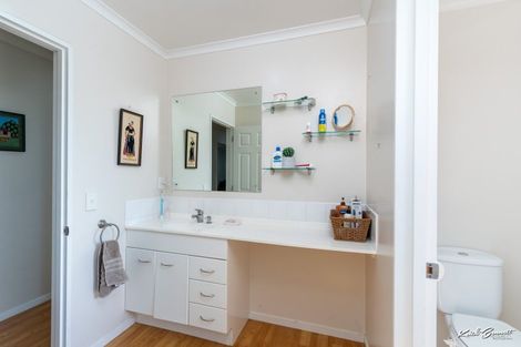 Photo of property in 5 Grace Nicholls Grove, Riverstone Terraces, Upper Hutt, 5018