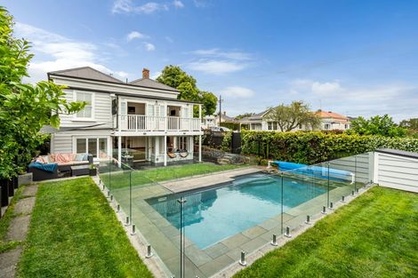 Photo of property in 6 Shoal Bay Road, Devonport, Auckland, 0624