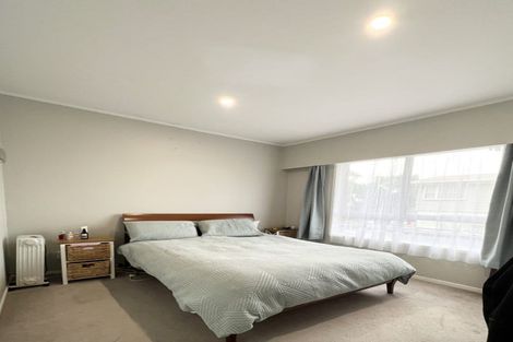 Photo of property in 1/214 Sunnynook Road, Totara Vale, Auckland, 0627