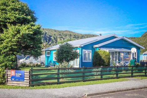 Photo of property in 2 Curtis Street, Hector, 7822