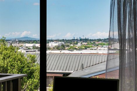 Photo of property in 59 Rhinevale Close, Henderson, Auckland, 0612