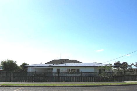 Photo of property in 2/13 County Road, Torbay, Auckland, 0630