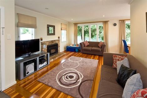 Photo of property in 6 Grainger Road, Te Atatu South, Auckland, 0610