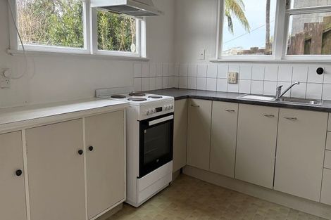 Photo of property in 147 Ruskin Road, Newlands, Wellington, 6037