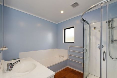 Photo of property in 6a Laura Street, Kelston, Auckland, 0602