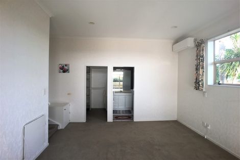 Photo of property in 9 Lorikeet Place, Unsworth Heights, Auckland, 0632